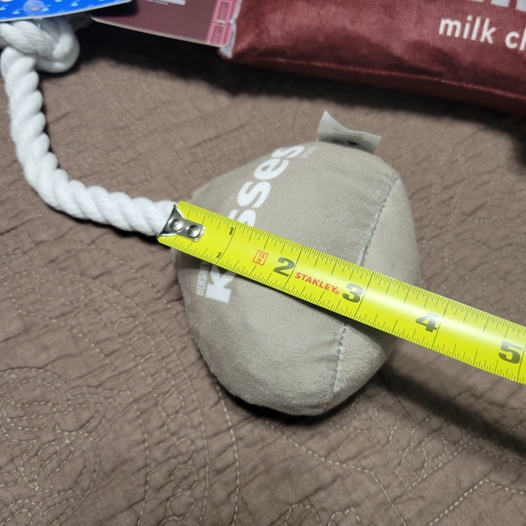 Set of 2 Hershey's Chocolate squeaky crinkle toys, Hershey Kiss and Candy Bar - Picture 6 of 10